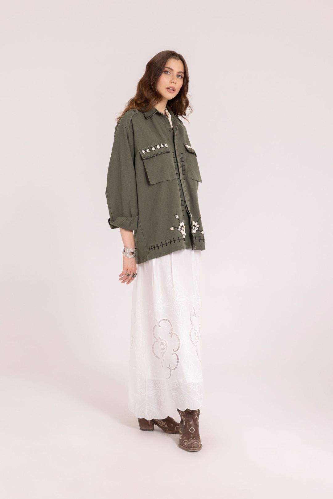 OVERSHIRT MILITARE CON RICAMI E CONCHIGLIE