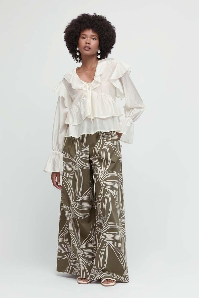 BLUSA CON VOLANT