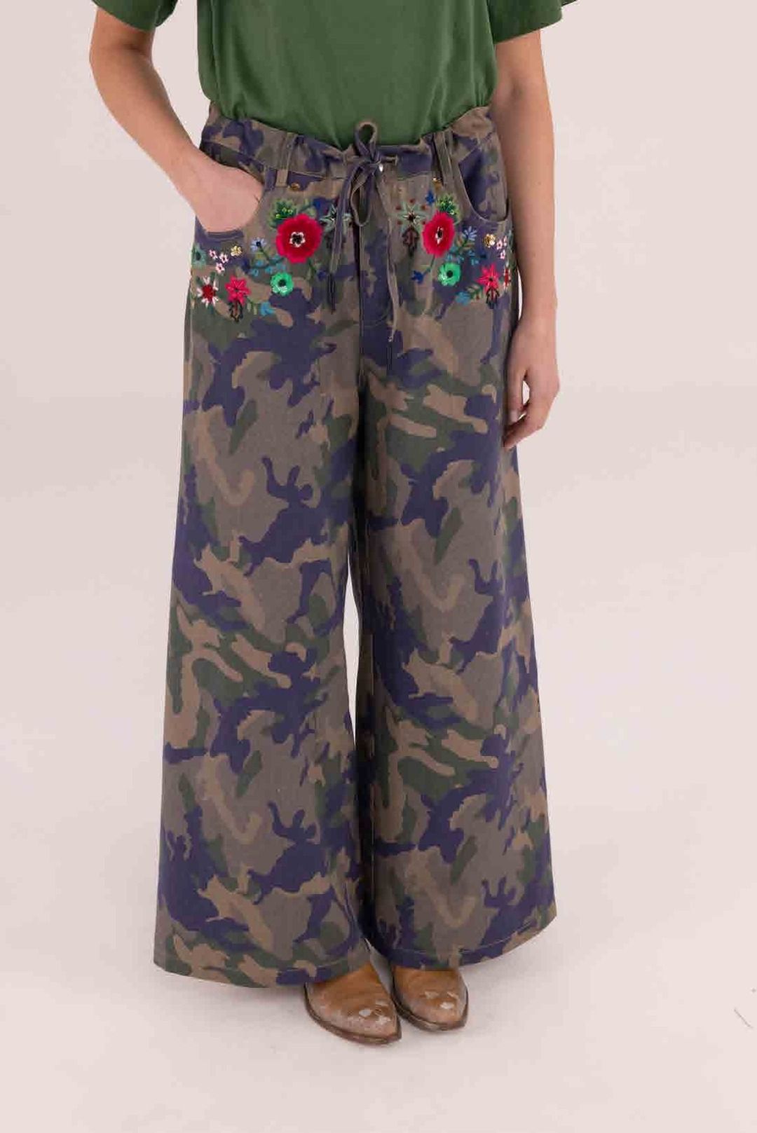 PANTALONE MILITARE CON RICAMI
