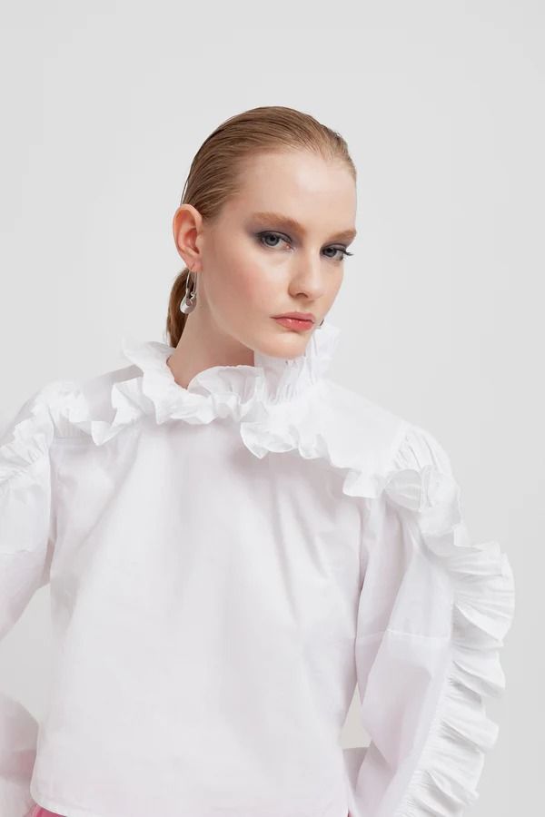 CROP TOP CON ROUCHES