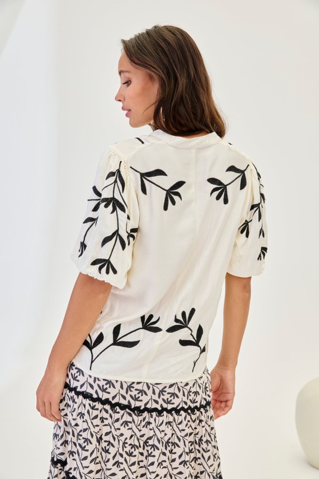 MAGLIA RICAMATA FATIMA