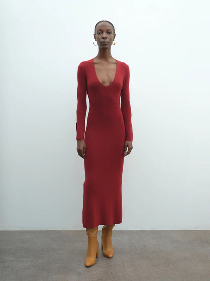 Vestido largo negro con detalle en las mangas