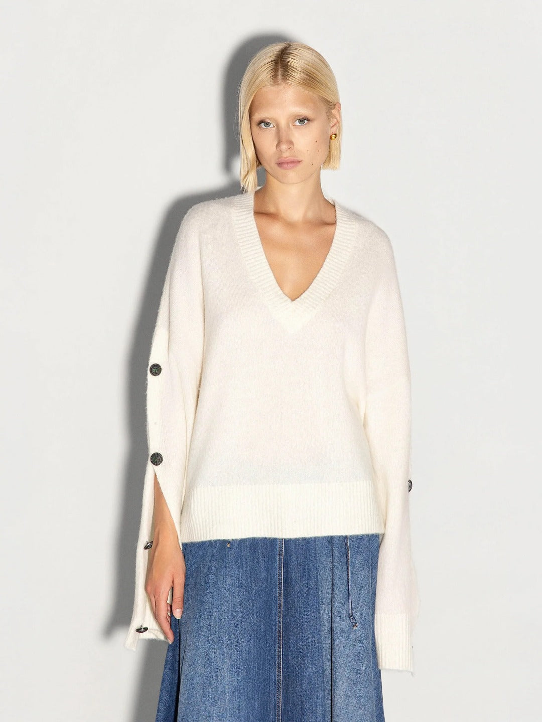 PULLOVER NERO SCOLLO A V CON BOTTONI