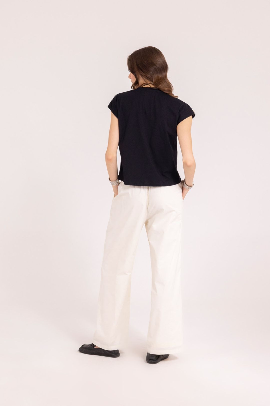 PANTALONE CON RICAMI E CONCHIGLIE