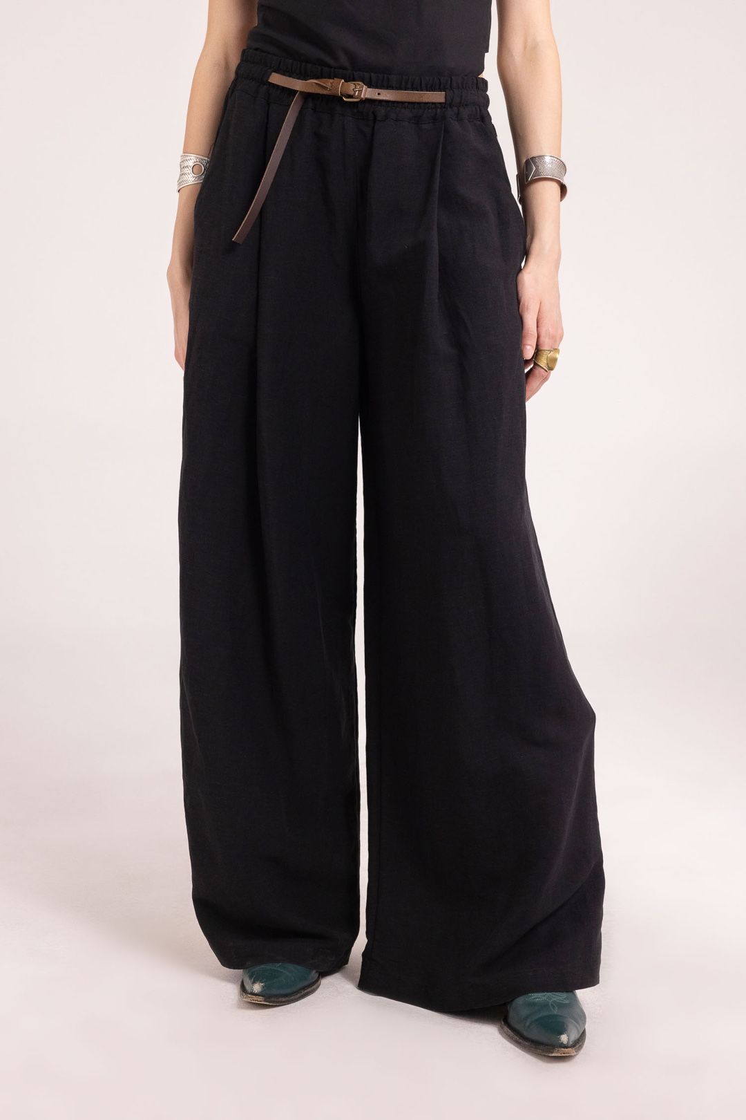 PANTALONE CON BORCHIE