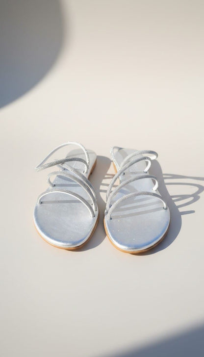 Sandali Santorini Kima con strass e fondo argento, coppia vista frontale.