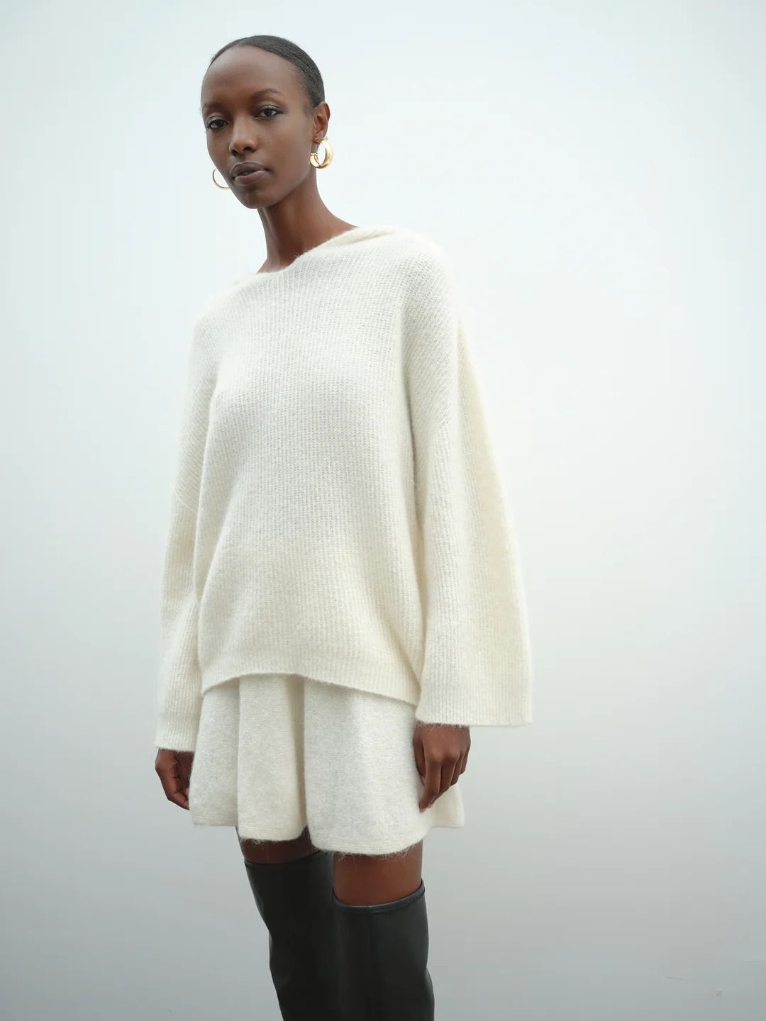 MAGLIA CON CAPPUCCIO PANNA