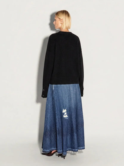 SCHWARZER V-AUSSCHNITT-PULLOVER MIT KNÖPFEN