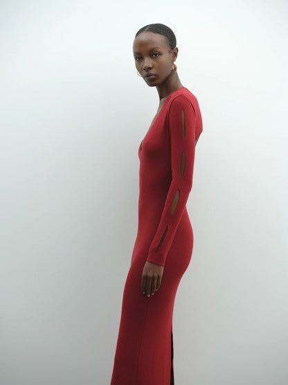 Vestido largo negro con detalle en las mangas