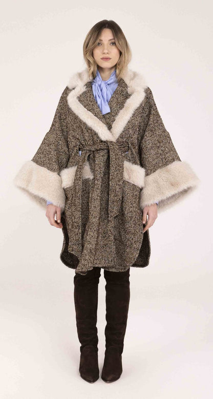TWEED-CAPE