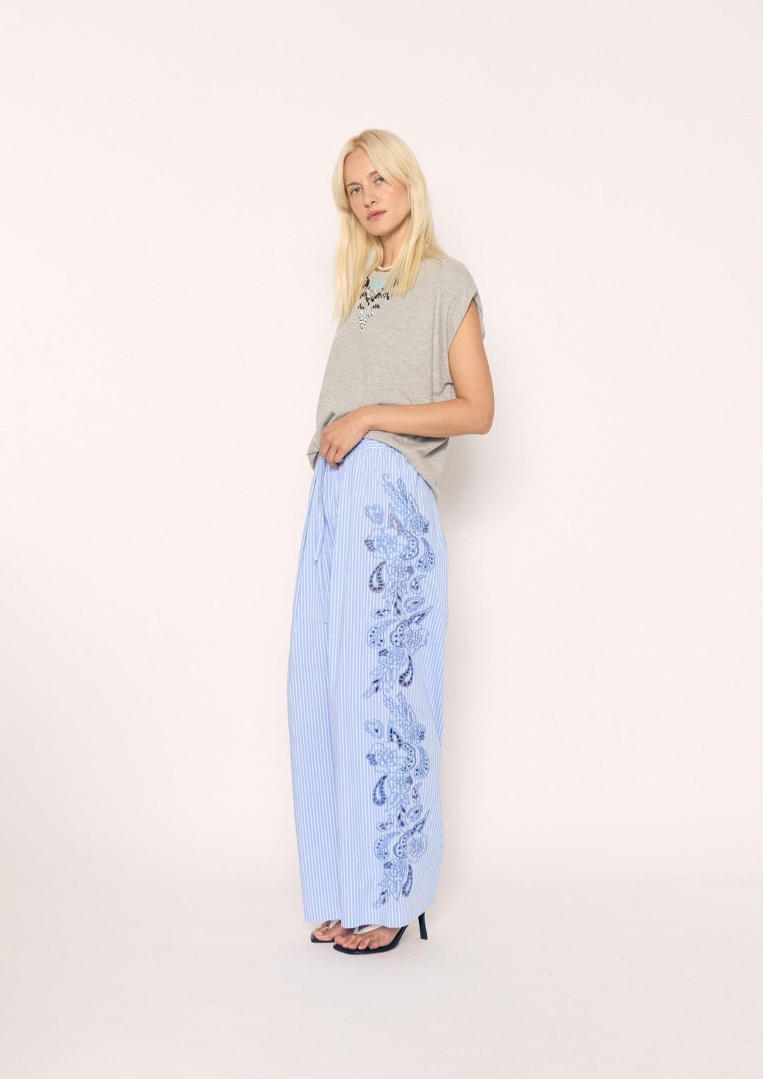 PANTALONI RIGHE CON RICAMI