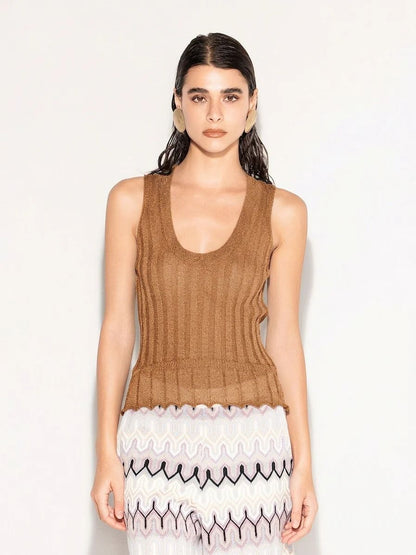 Top z lureksu w kolorze camel