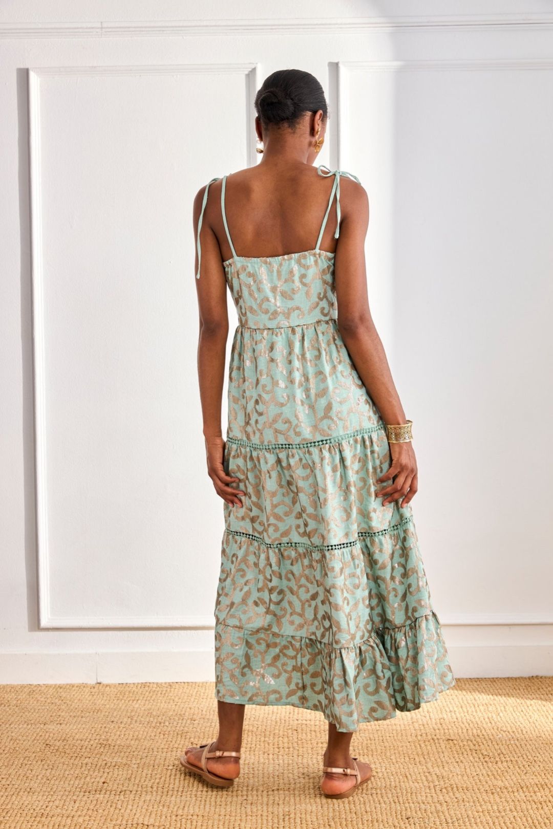 ABITO CON PAILLETTES DAELIN
