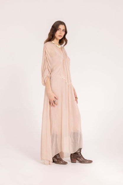 Vestido rosa empolvado de crepón de viscosa
